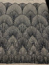 Fekete Couture Csipke Geometriai Mintával, Gyöngyökkel, Gyöngyöcskékkel és Flitterekkel